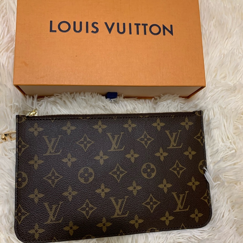Authentic Louis Vuitton Neverfull MM/GM Pouch